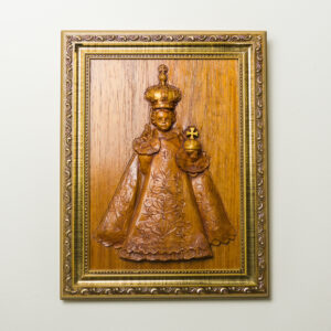 Imagem do Divino Menino Jesus de Praga - Madeira Maciça em Relevo - Cedro Rosa (Médio)